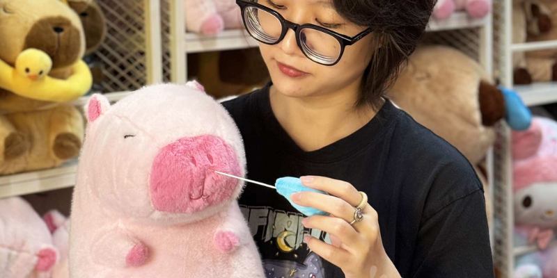 Gấu bông capybara hồng chảy mũi