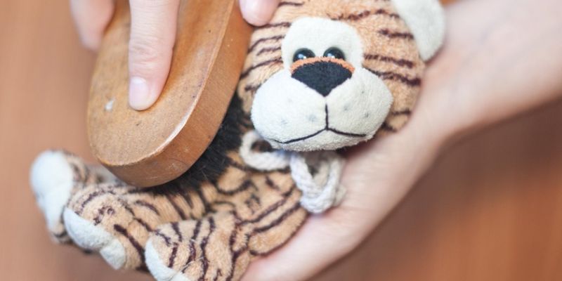 Cách bảo quản gấu bông không dẫm đạp, để đồ vật lên