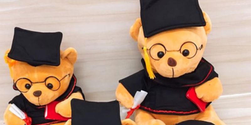 Cách chọn gấu bông trong ngày tốt nghiệp phù hợp