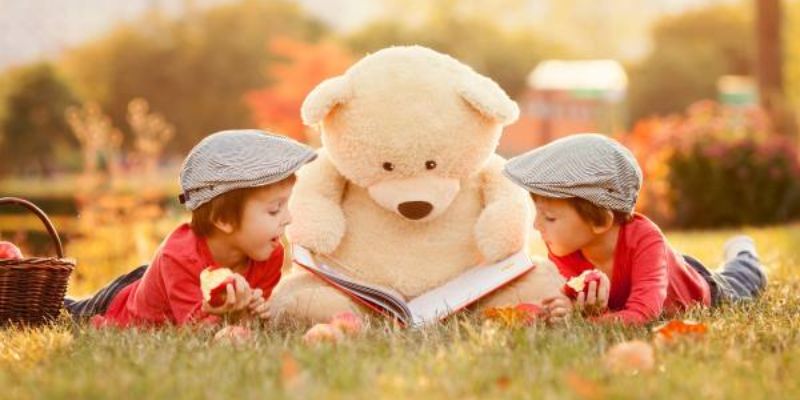 Gấu Bông Cho Em Bé - Lợi Ích Và Lưu Ý Khi Mua Gấu Bông